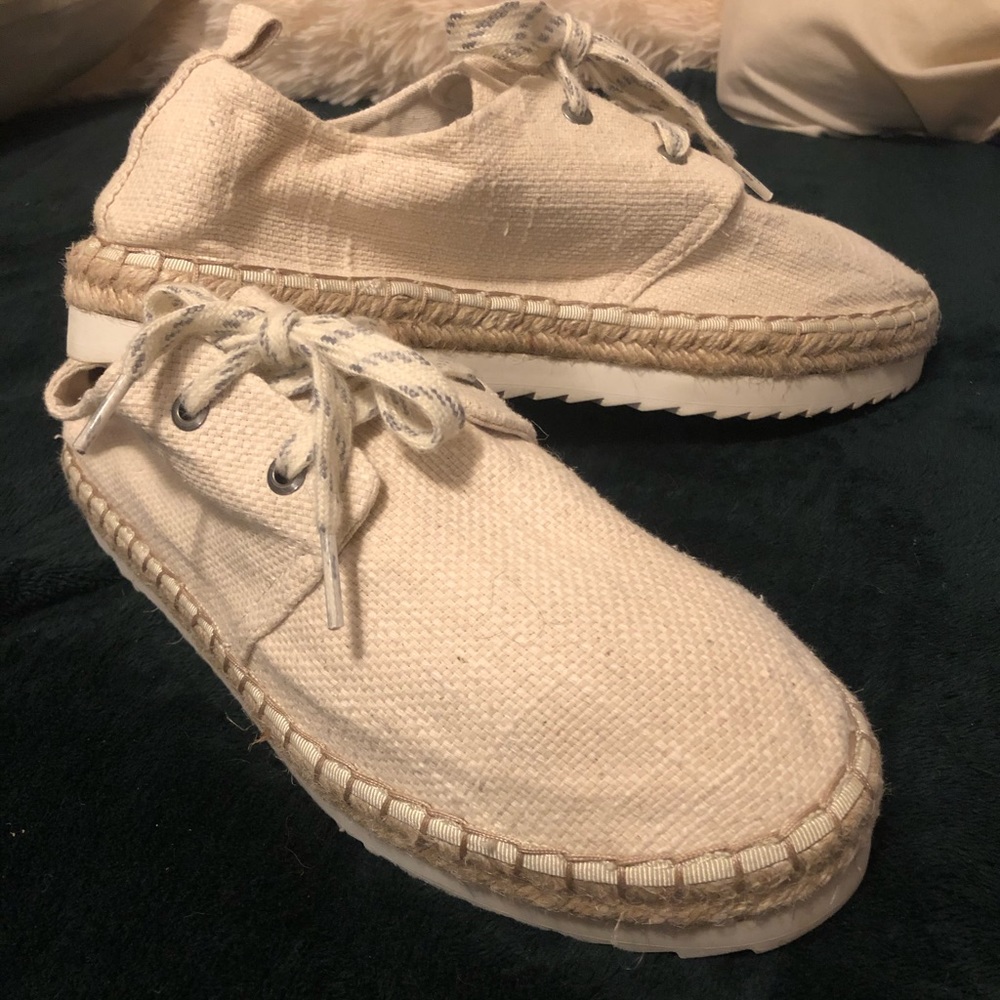 Universal Threads Shoes - Picture 2 of 6